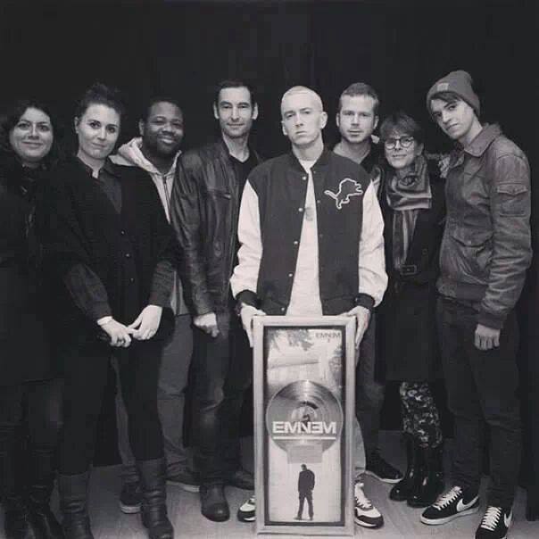 Eminem riceve il disco di Platino per "The Marshall Mathers Lp 2"