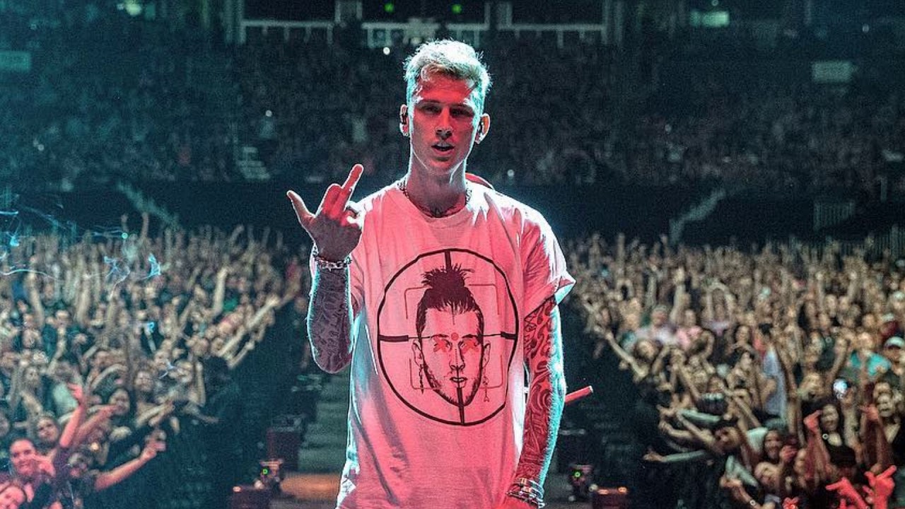 Machine Gun Kelly fischiato dal pubblico durante la performance di Rap Devil, il dissing a Eminem