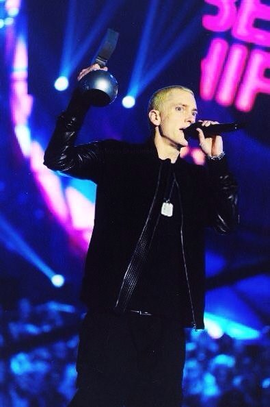 Eminem: promo dell´intervista con la BBC 1 radio dove Eminem potrebbe fare davvero qualcosa d´insolito...alla Slim Shady