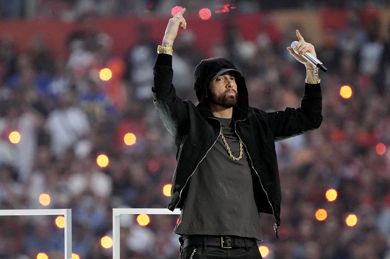 Home Eminem continua a scalare le classifiche