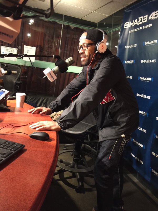 Eminem telefona a Redman durante l´intervista per la Shade 45