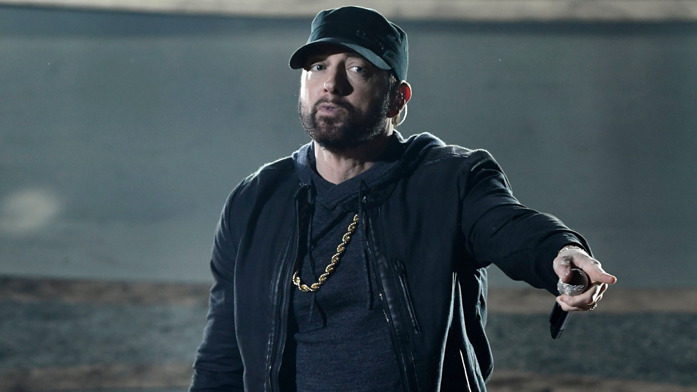 Eminem, la faida con REVOLT e le scuse del rapper Eminem