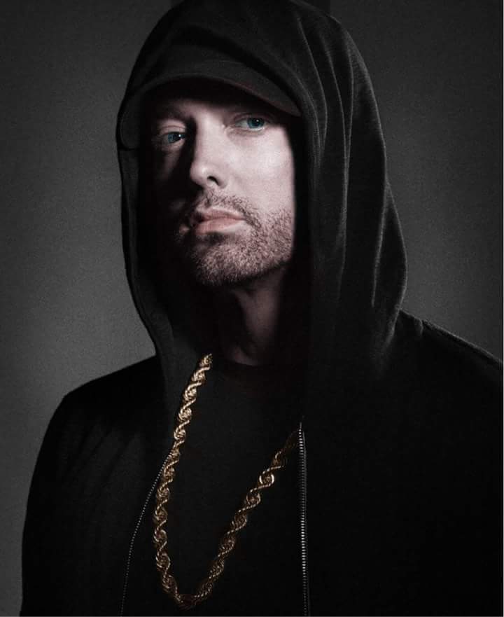 Kamikaze di Eminem debutta alla numero 1 in Italia