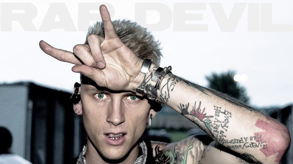 Machine Gun Kelly lancia un diss ad Eminem per le sue parole in Kamikaze