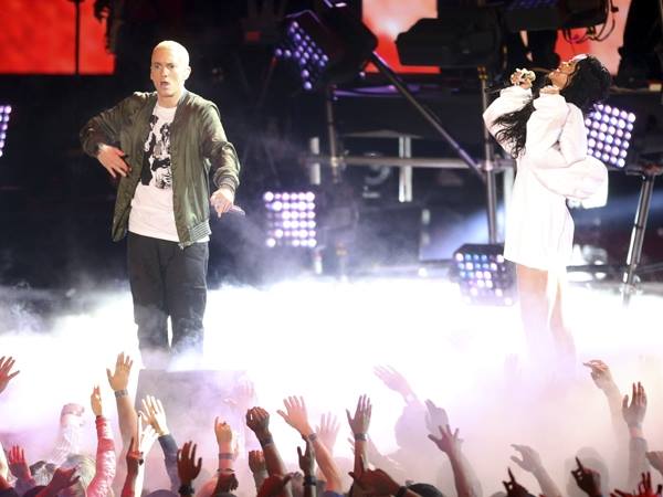 Eminem e Rihanna regalano ai fans una performance stellare agli MTV Movie Awards
